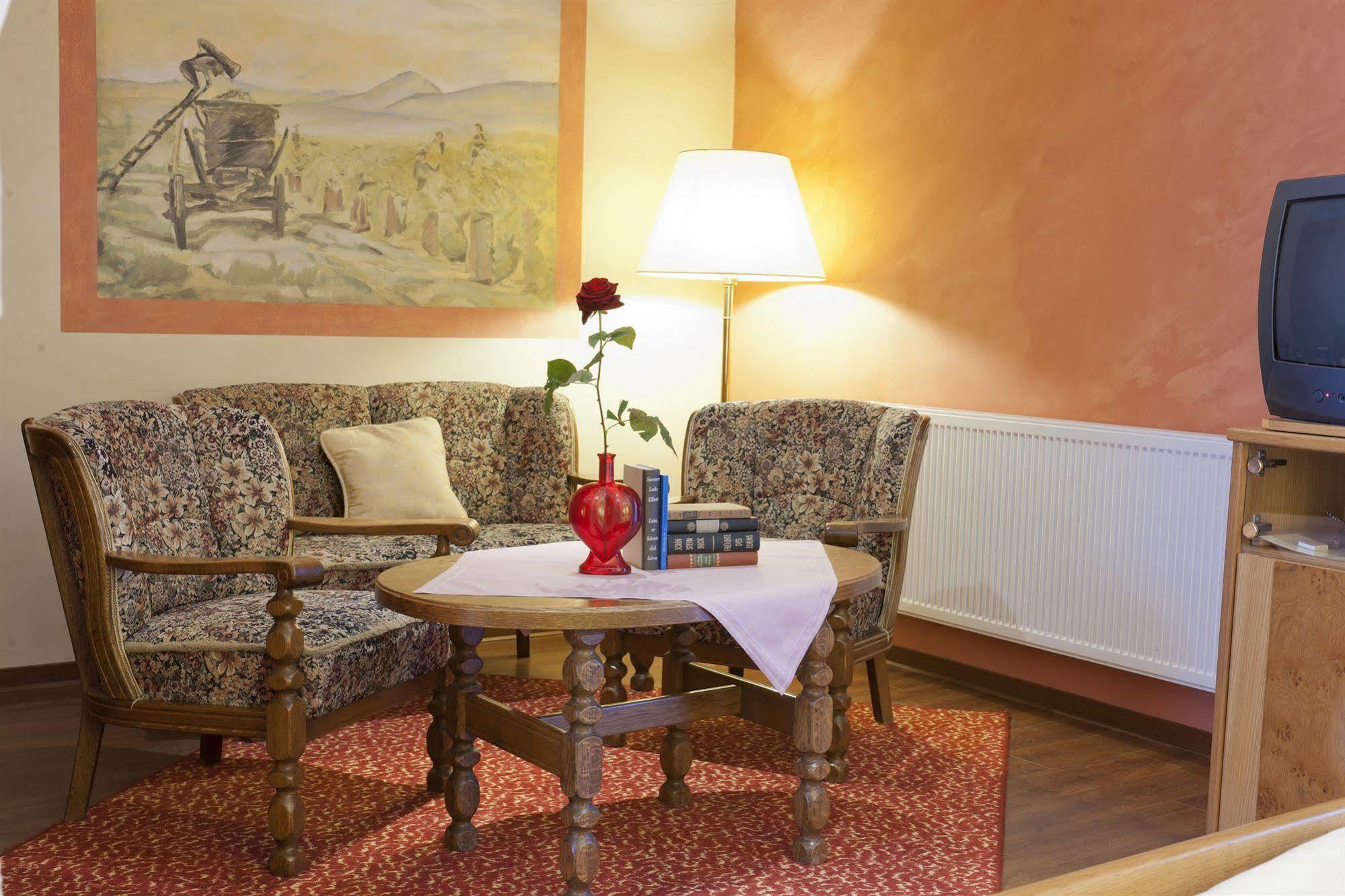 Gutshof Ziegelhuette Hotel Edenkoben Luaran gambar
