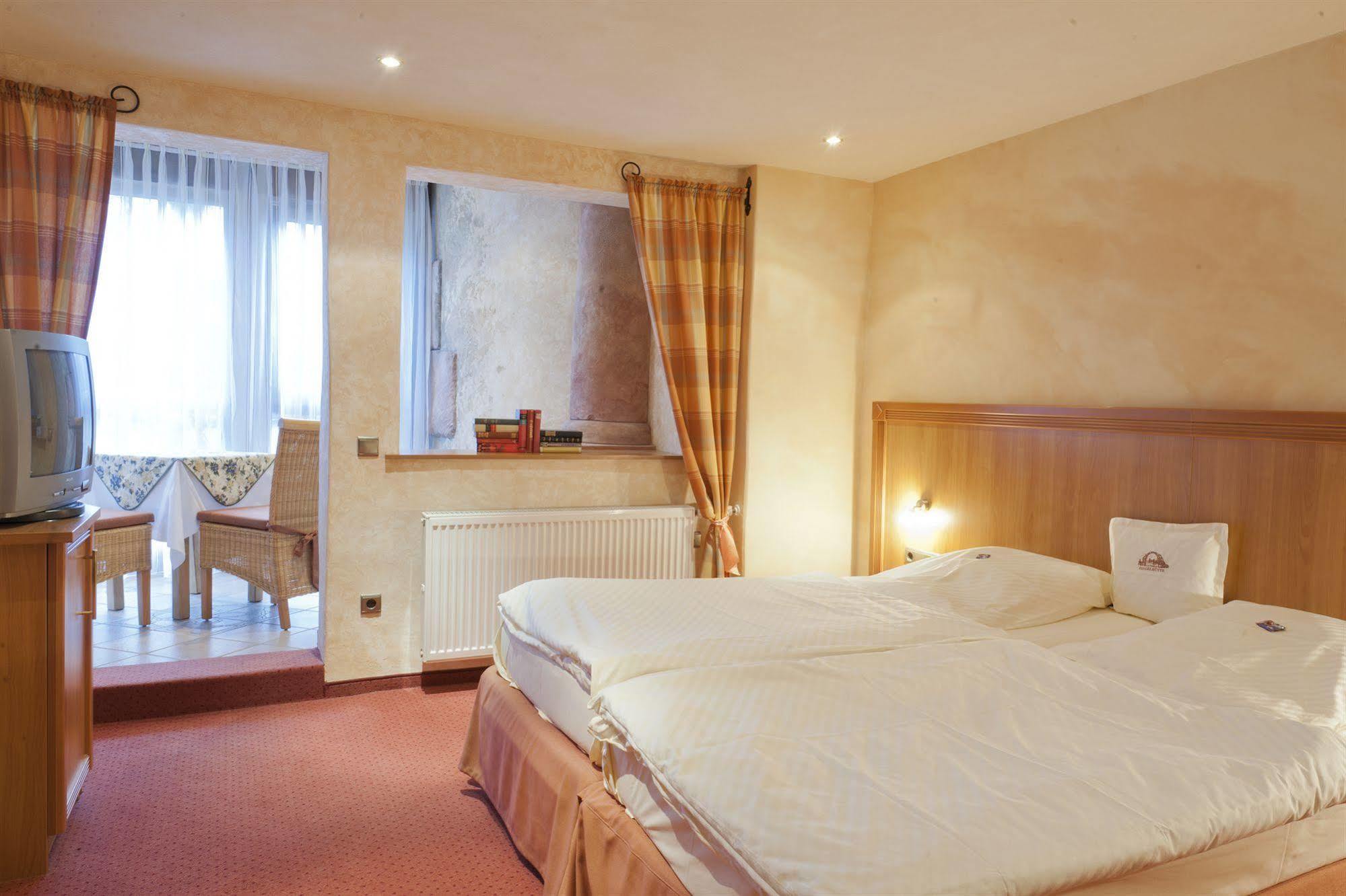 Gutshof Ziegelhuette Hotel Edenkoben Luaran gambar