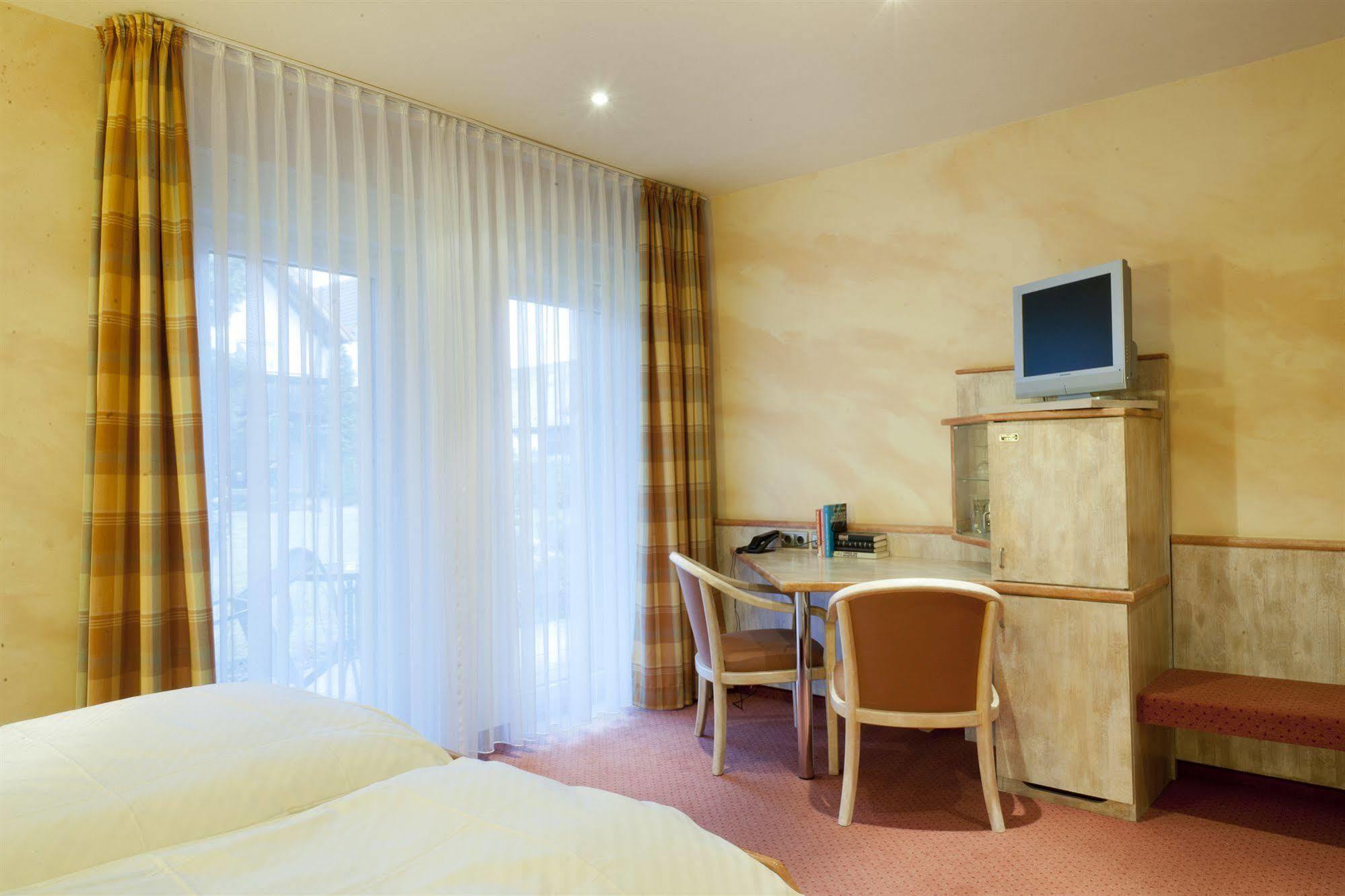 Gutshof Ziegelhuette Hotel Edenkoben Luaran gambar